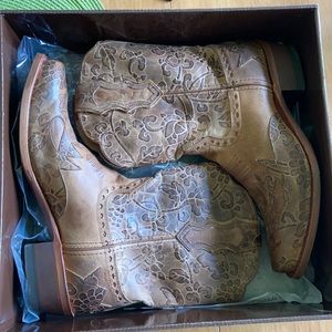 Authentic country Embossed boots from Texas